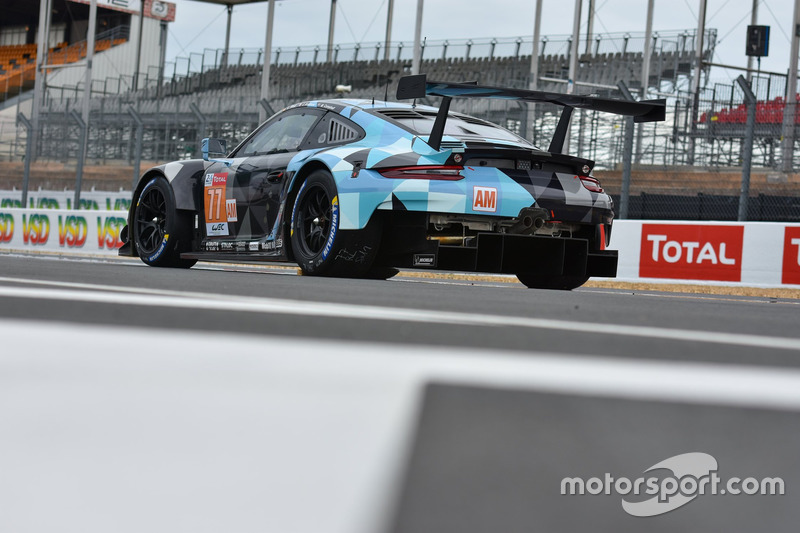 #77 Proton Competition Porsche 911 RSR