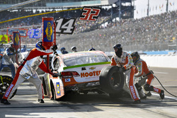 Chase Elliott, Hendrick Motorsports Chevrolet pit stop