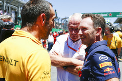 Управляющий директор Renault Sport F1 Сириль Абитбуль, спортивный консультант Red Bull Хельмут Марко и руководитель Red Bull Racing Кристиан Хорнер