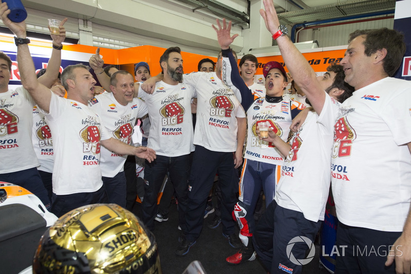 Worldchampion Marc Marquez, Repsol Honda Team with the team