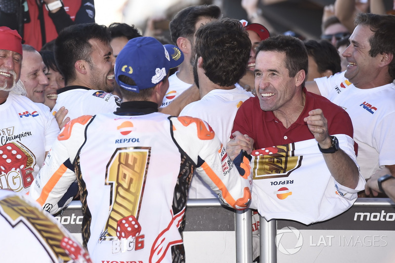 Le Champion du monde Marc Marquez, Repsol Honda Team fête son titre avec Julia Marquez