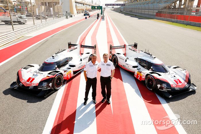 Fritz Enzinger, Vicepresidente LMP1, equipo de Porsche, Andreas Seidl, director del equipo Porsche con #1 Porsche Team Porsche 919 Hybrid, #2 Porsche Team Porsche 919 Hybrid