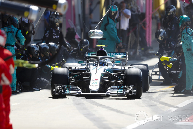 Valtteri Bottas, Mercedes AMG F1 W09, makes a pit stop