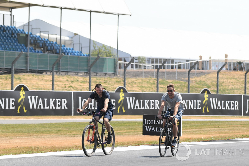 Guy Martin, y Jenson Button, McLaren
