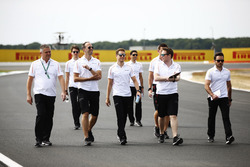Gil de Ferran, Stoffel Vandoorne, McLaren, and other McLaren team members during track walk
