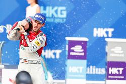 Podio: il vincitore della gara Daniel Abt, Audi Sport ABT Schaeffler