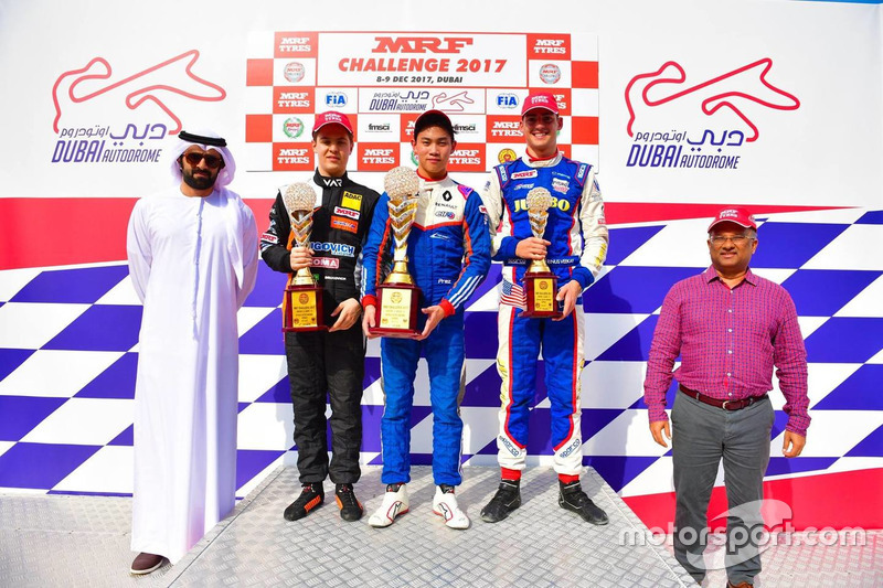 Pemenang Race 4, Presley Martono; Peringkat kedua, Felipe Drugovich; Peringkat ketiga, Rinus van Kalmthout