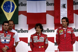 Podio: ganador de la carrera Alain Prost, McLaren, segundo lugar Ayrton Senna, McLaren, tercer lugar