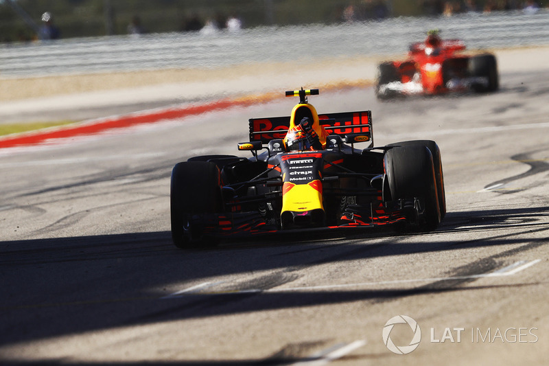 Max Verstappen, Red Bull Racing RB13, celebrates as he crosses the line ahead of Kimi Raikkonen, Fer