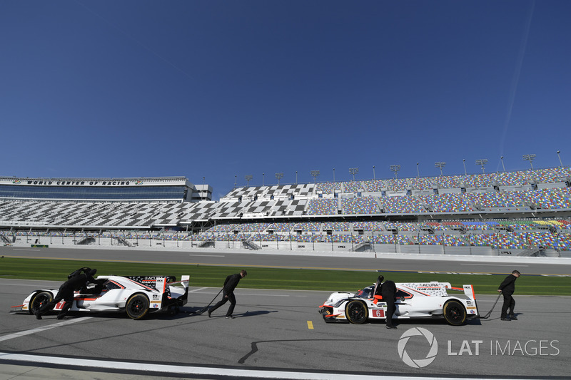 #6 Acura Team Penske Acura DPi, P: Dane Cameron, Juan Pablo Montoya, Simon Pagenaud, #7 Acura Team Penske Acura DPi, P: Helio Castroneves, Ricky Taylor, Graham Rahal
