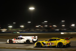 #6 Acura Team Penske Acura DPi, P: Dane Cameron, Juan Pablo Montoya, Simon Pagenaud, #3 Corvette Rac
