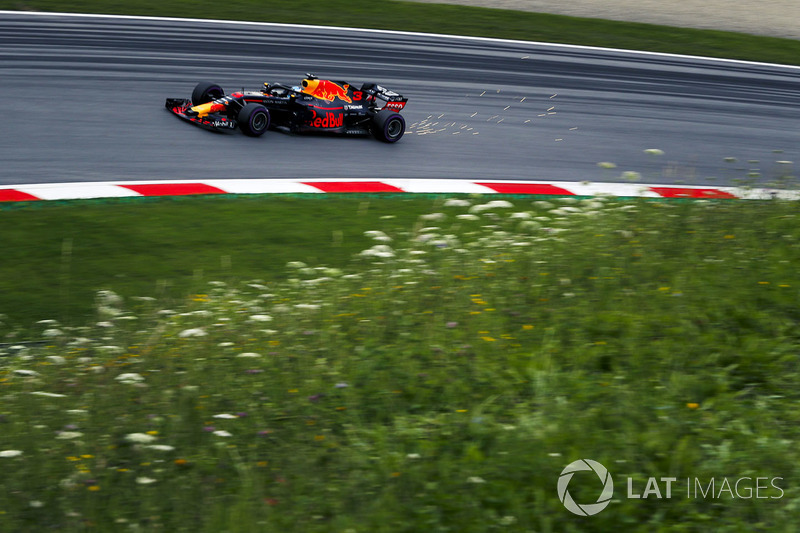 Daniel Ricciardo, Red Bull Racing RB14 sparks