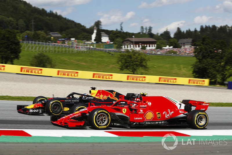 Daniel Ricciardo, Red Bull Racing RB14, lotta con Kimi Raikkonen, Ferrari SF71H