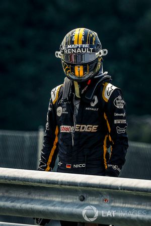 Nico Hulkenberg, Renault Sport F1 Team stopped on track