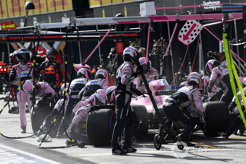 Sergio Perez, Force India VJM11 pit stop