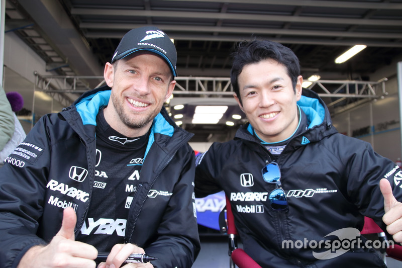Jenson Button dan Naoki Yamamoto