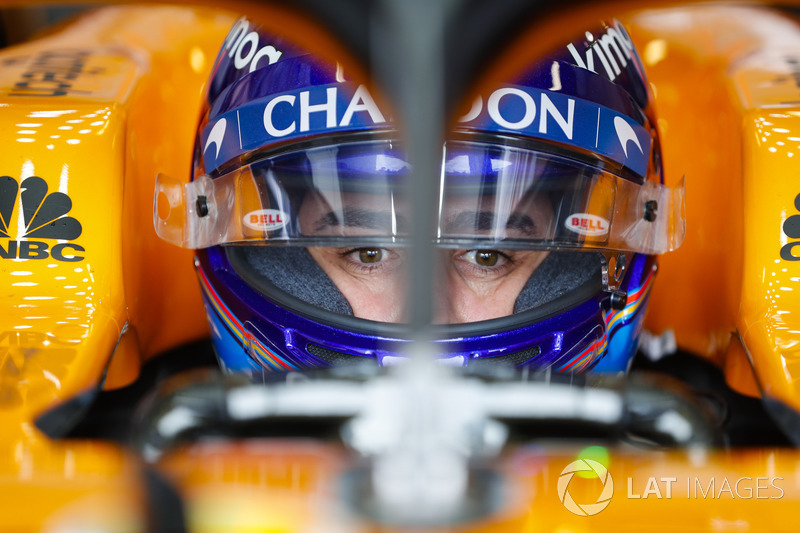 Fernando Alonso, McLaren, dans son cockpit