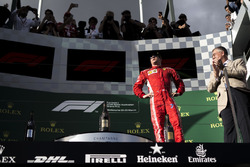 Podio: ganador de la carrera Sebastian Vettel, Ferrari