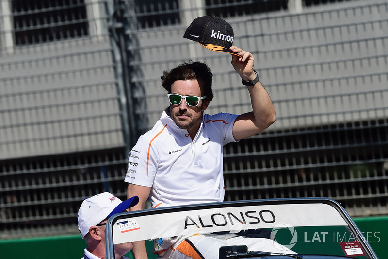 Fernando Alonso, McLaren en el desfile de pilotos