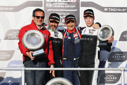 Podium: Race winner Gabriele Tarquini, BRC Racing Team Hyundai i30 N TCR, second place Yvan Muller, YMR Hyundai i30 N TCR, third place Thed Björk, YMR Hyundai i30 N TCR