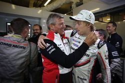 Brendon Hartley, Porsche Team, Fritz Enzinger, patron de Porsche Team fêtent les titres