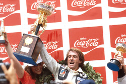 Podium : le vainqueur Jacques Laffite, Ligier