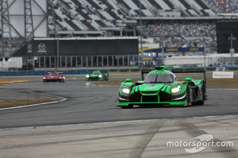 #22 Tequila Patron ESM Nissan DPi: Pipo Derani, Johannes van Overbeek