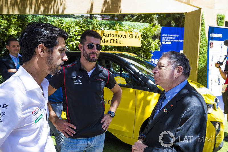 Jean Todt presidente de la FIA en el stand de e-Village, con José María López, Dragon Racing. & Luca