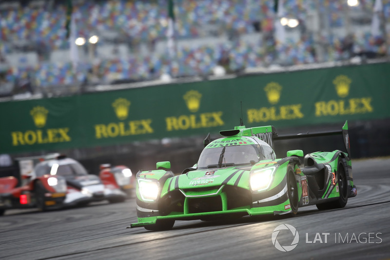 #22 Tequila Patron ESM Nissan DPi: Pipo Derani, Johannes van Overbeek
