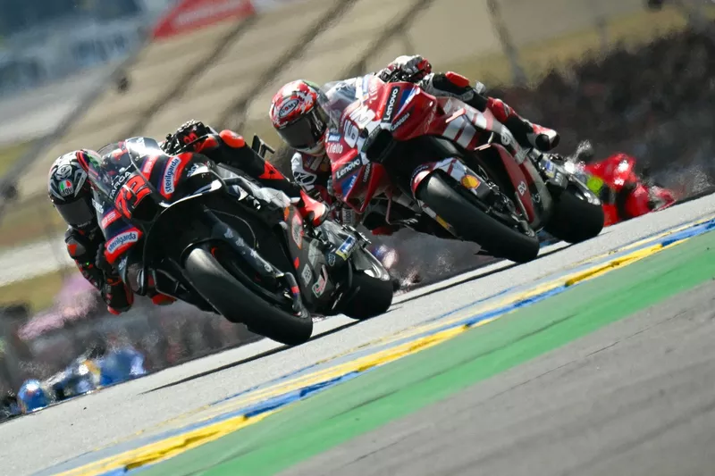 Francesco Bagnaia, Ducati Team, Marco Bezzecchi, Aprilia Racing