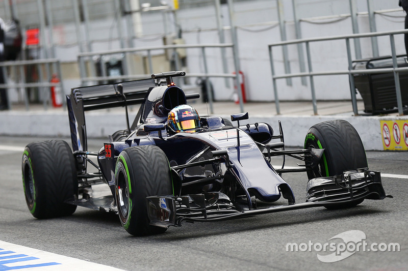 Carlos Sainz Jr., Scuderia Toro Rosso STR11