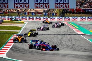 Alexander Albon, Toro Rosso STR14, Carlos Sainz Jr., McLaren MCL34, Daniel Ricciardo, Renault R.S.19, Sergio Perez, Racing Point RP19, en Lance Stroll, Racing Point RP19