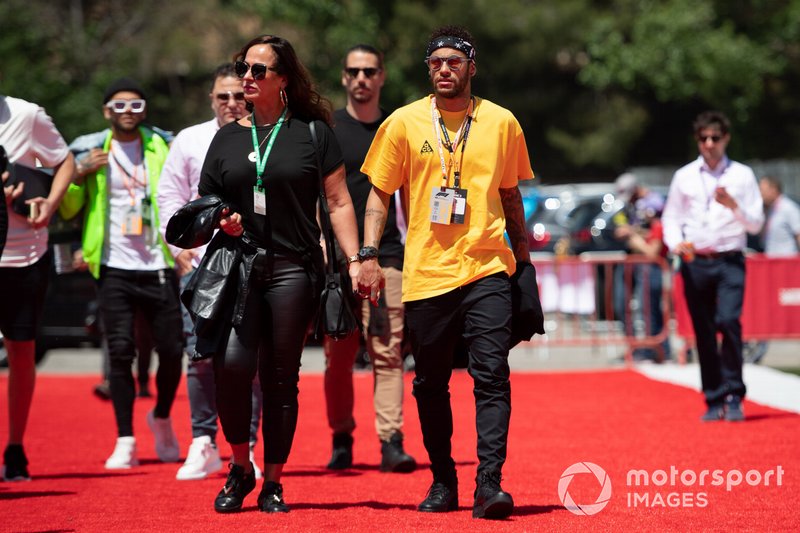 Neymar jr en el paddock