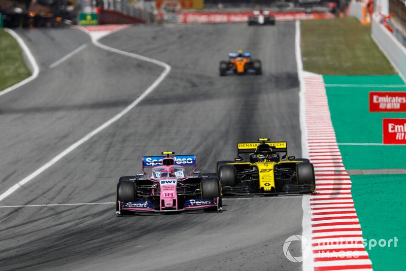 Lance Stroll, Racing Point RP19, leads Nico Hulkenberg, Renault R.S. 19