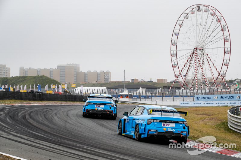 Yann Ehrlacher, Cyan Performance Lynk & Co, davanti a Thed Bjork, Lynk & Co Cyan Racing
