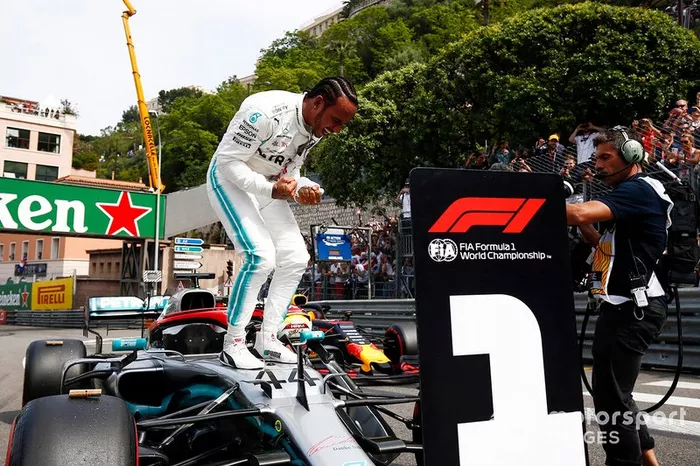 Ganador de la pole Lewis Hamilton, Mercedes AMG F1