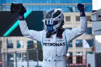 Yarış galibi Valtteri Bottas, Mercedes AMG F1, Parc Ferme