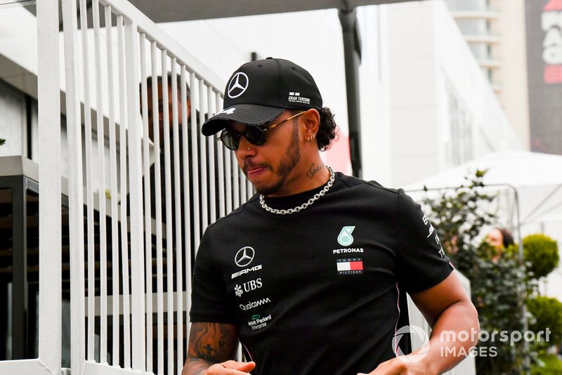 Lewis Hamilton, Mercedes AMG F1en el paddock