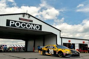  Erik Jones, Joe Gibbs Racing, Toyota Camry DeWalt