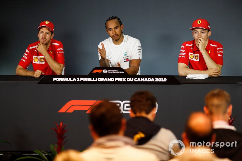 Sebastian Vettel, Ferrari, Lewis Hamilton, Mercedes AMG F1 y Charles Leclerc, Ferrari en rueda de prensa