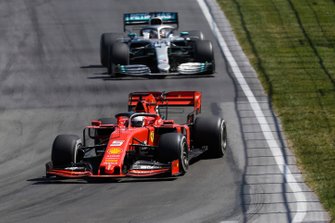 Sebastian Vettel, Ferrari SF90, Lewis Hamilton, Mercedes AMG F1 W10