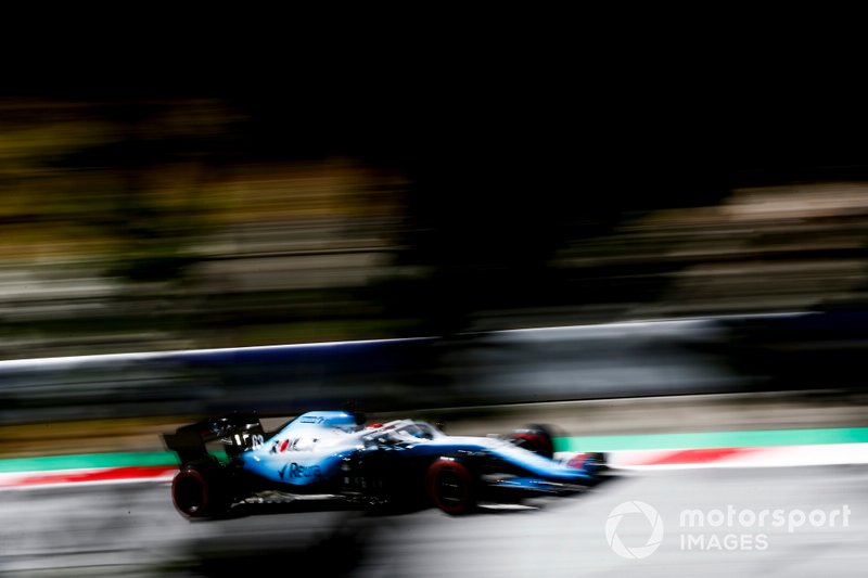 Старт с пит-лейна. Джордж Расселл (Williams) – 1:05,942 (гонщик получил штраф в виде старта с пит-лейна за нарушение правил закрытого парка)