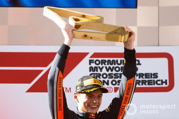 Podio: ganador de la carrera Max Verstappen, Red Bull Racing