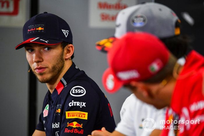 Pierre Gasly, Red Bull Racing y Sebastian Vettel, Ferrari hablan