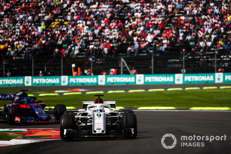 Marcus Ericsson, Sauber C37, leads Brendon Hartley, Toro Rosso STR13