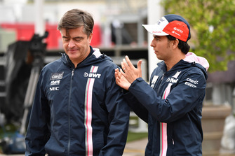 Andy Stevenson, Racing Point Force India F1 Team Manager e Sergio Perez, Racing Point Force India