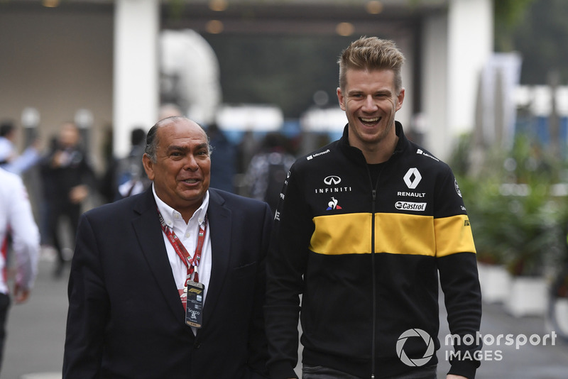 Nico Hulkenberg, Renault Sport F1 Team y el padre de Checo, Antonio Pérez Garibay 