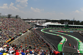 Kimi Raikkonen, Ferrari SF71H and Esteban Ocon, Racing Point Force India VJM11