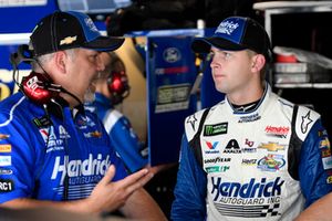 William Byron, Hendrick Motorsports, Chevrolet Camaro, mit Darian Grubb