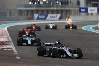 Lewis Hamilton, Mercedes AMG F1 W09 voor Valtteri Bottas, Mercedes AMG F1 W09, Sebastian Vettel, Ferrari SF71H, Kimi Raikkonen, Ferrari SF71H, Charles Leclerc, Sauber C37, en Daniel Ricciardo, Red Bull Racing RB14